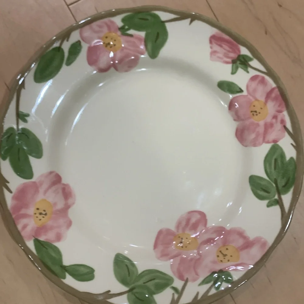 Franciscan Desert Rose  dinner plates (4)
Measures 10.75 in diameter - Picture 3 of 4